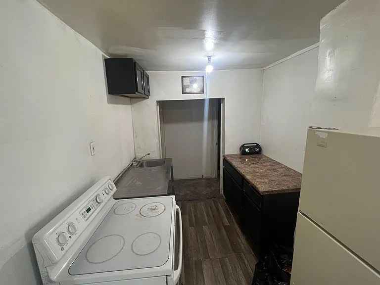 2 Beds 1 Bath - House photo'