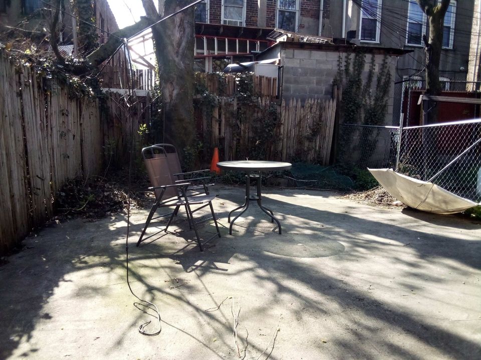 2 Beds 1 Bath - House