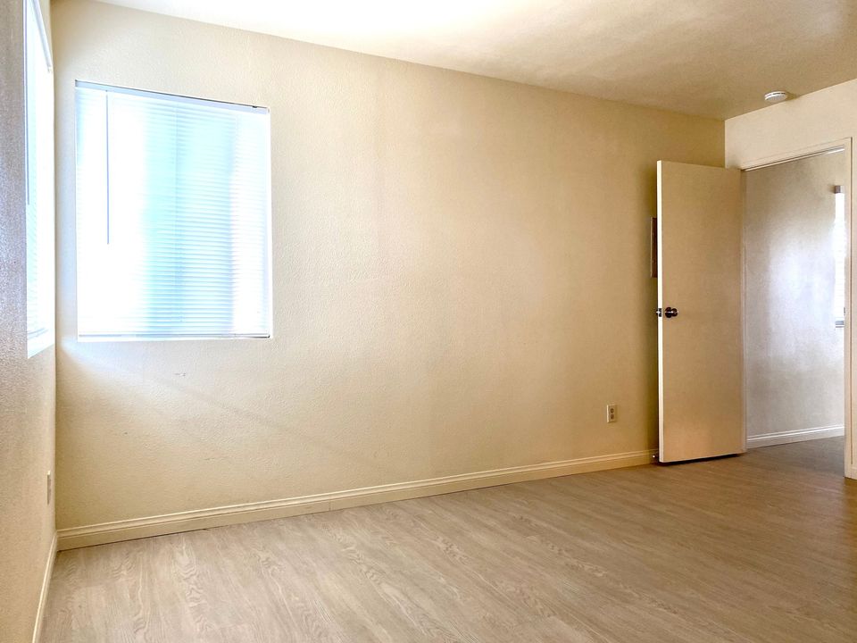 2 Beds 1 Bath Townhouse photo'