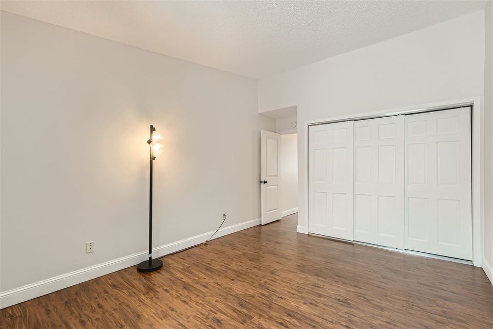 2 Beds 1 Bath Townhouse photo'