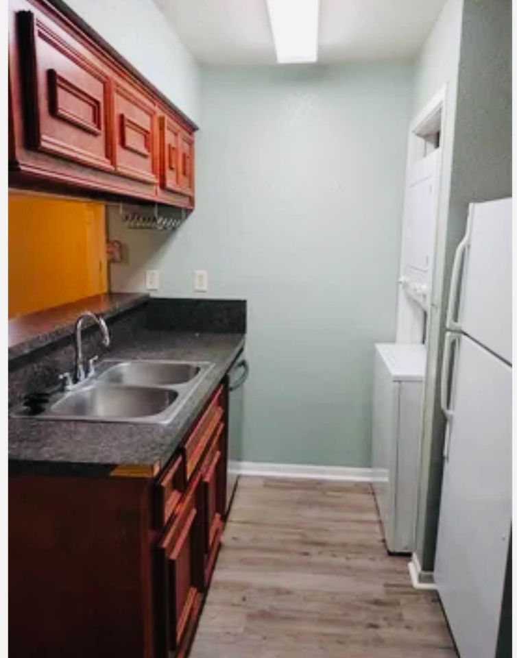 2 Beds 1 Bath - Townhouse photo'