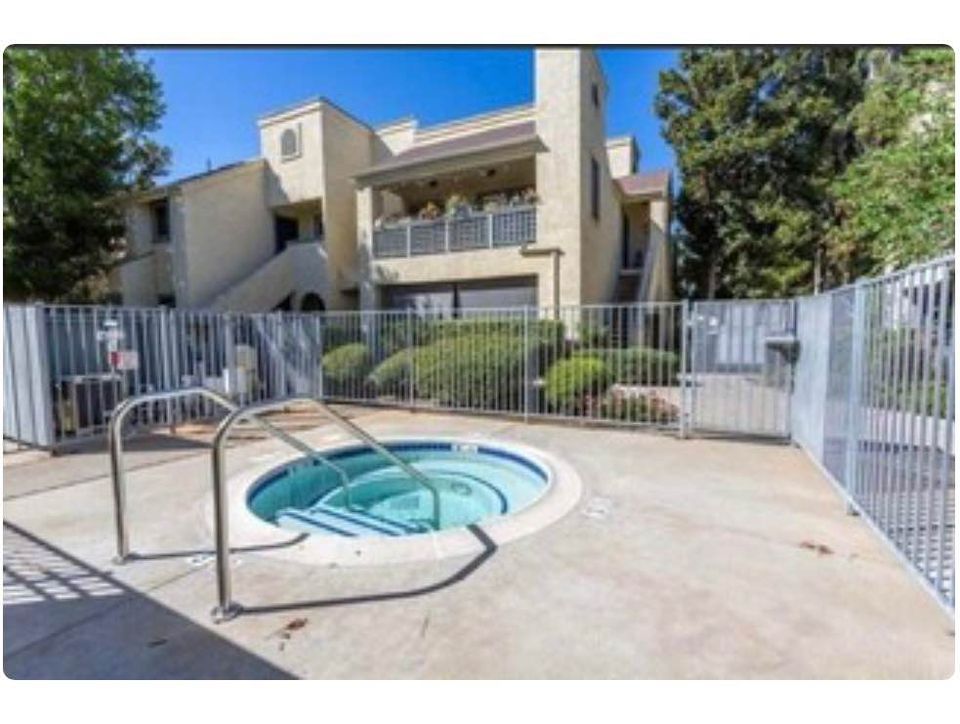 2 Beds 2 Baths - Townhouse - 12