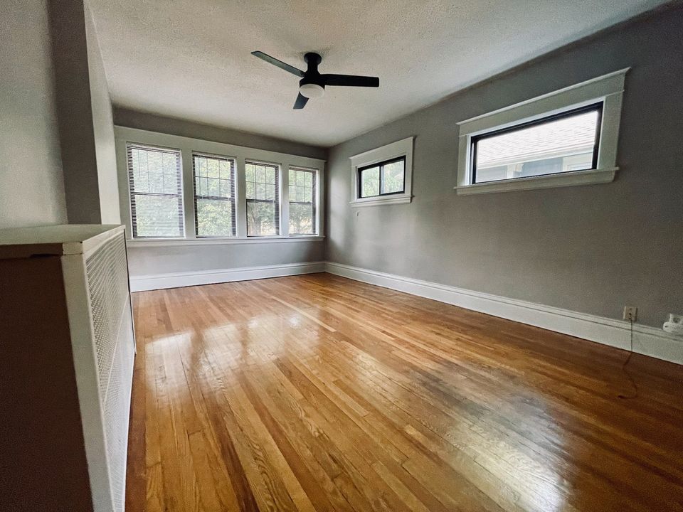 3 Beds 1 Bath Apartment photo'