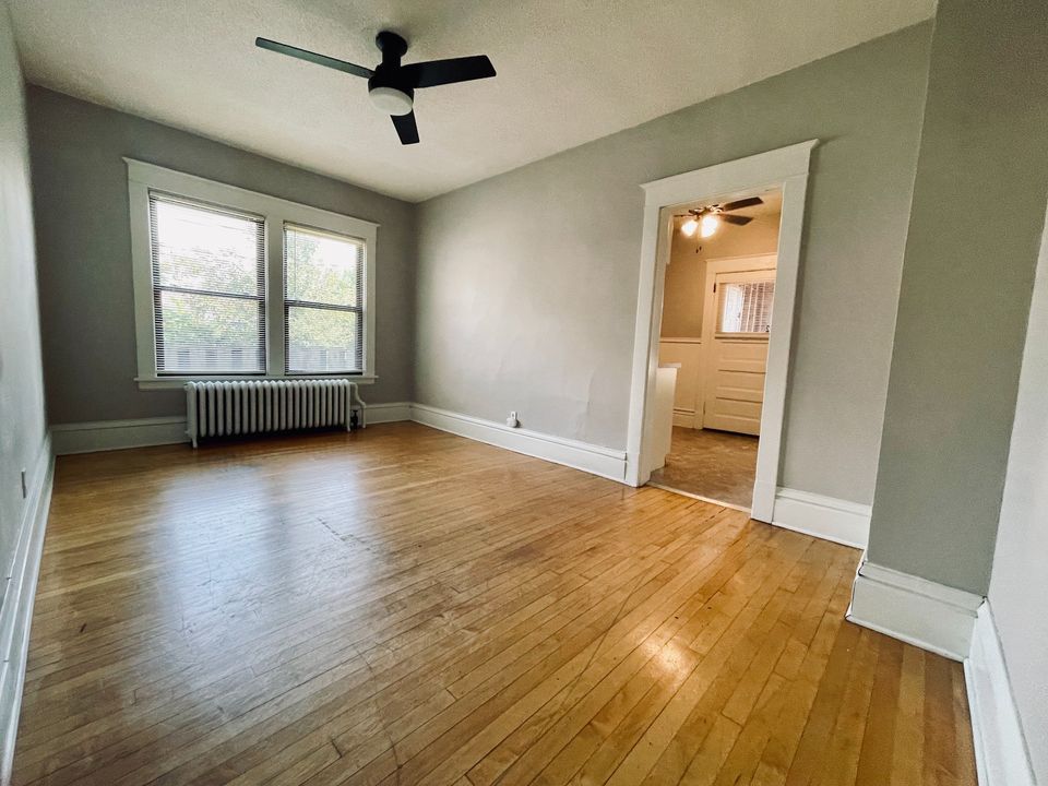 3 Beds 1 Bath Apartment photo'