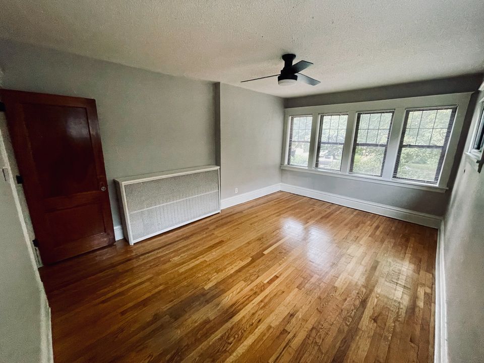 3 Beds 1 Bath Apartment photo'