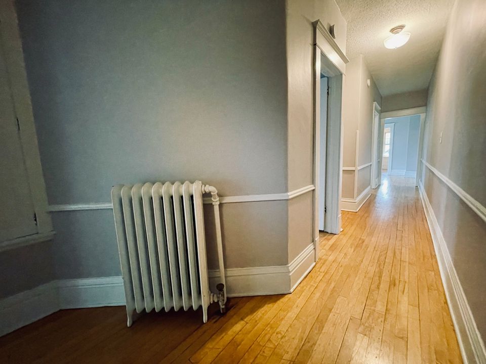 3 Beds 1 Bath Apartment photo'