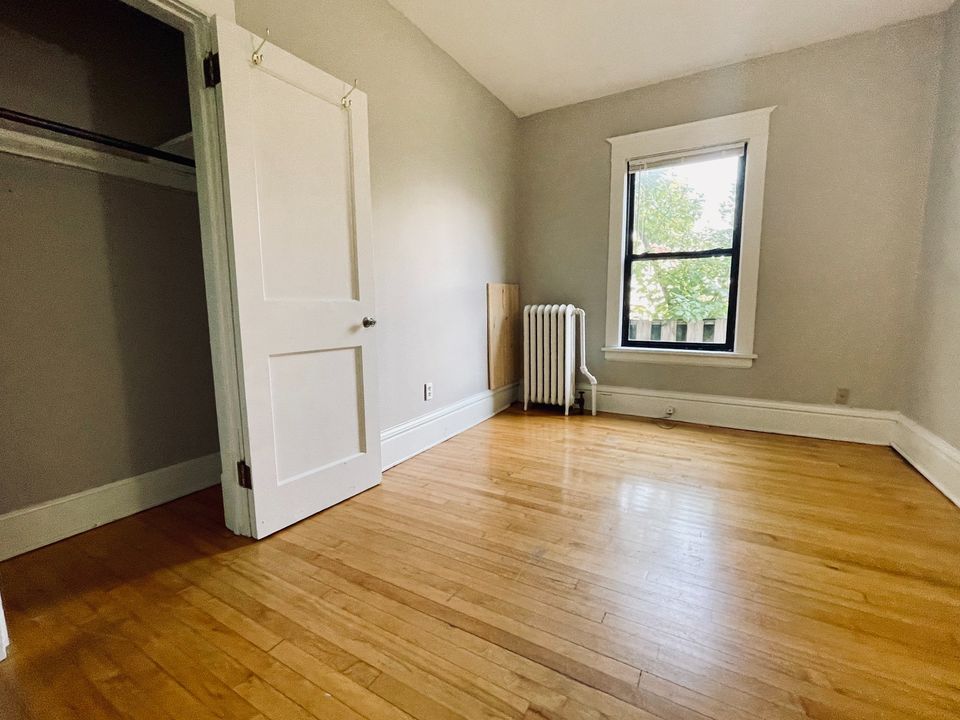 3 Beds 1 Bath Apartment photo'