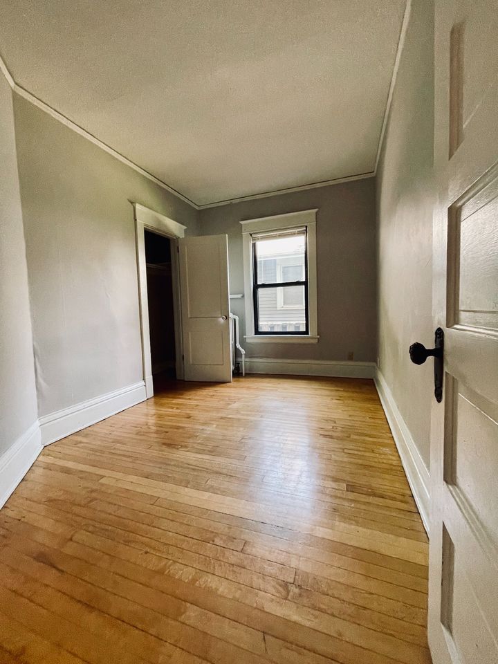 3 Beds 1 Bath Apartment photo'