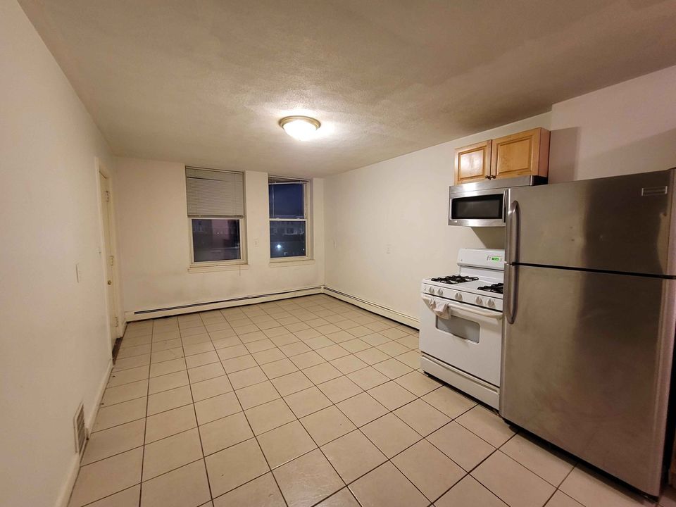 3 Beds 1 Bath - Apartment photo'