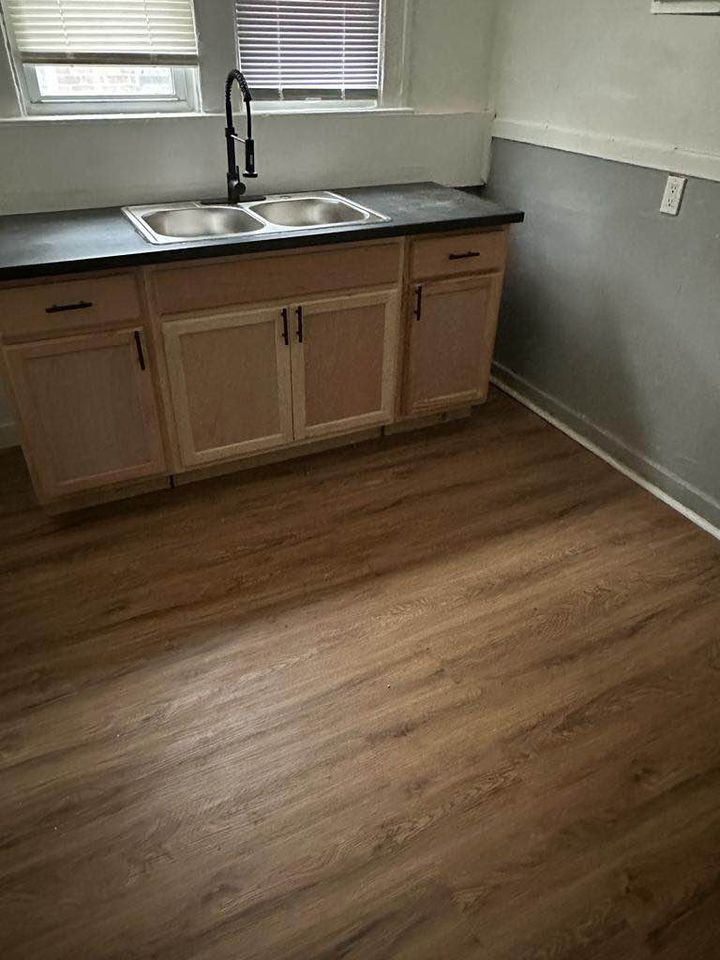 3 Beds 1 Bath - Apartment - 4