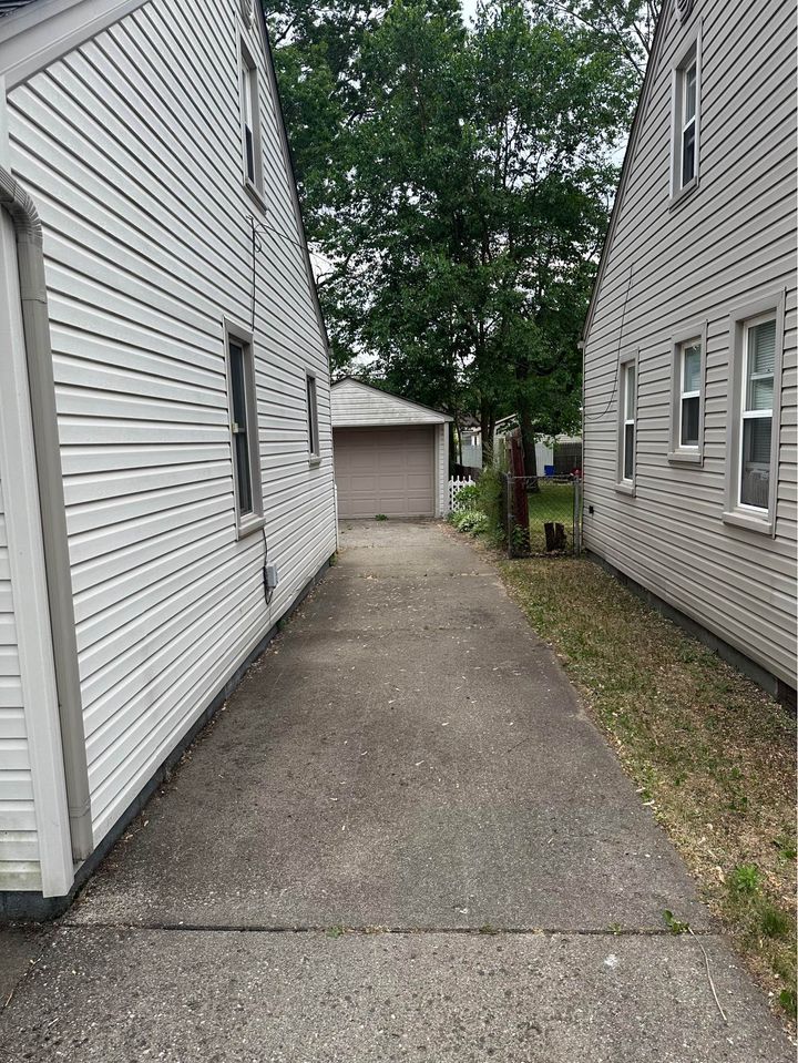 3 Beds 1 Bath - House photo'