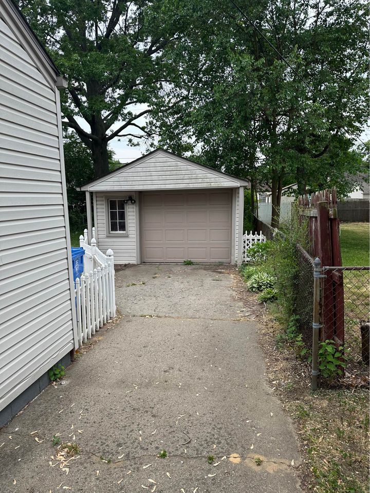 3 Beds 1 Bath - House photo'