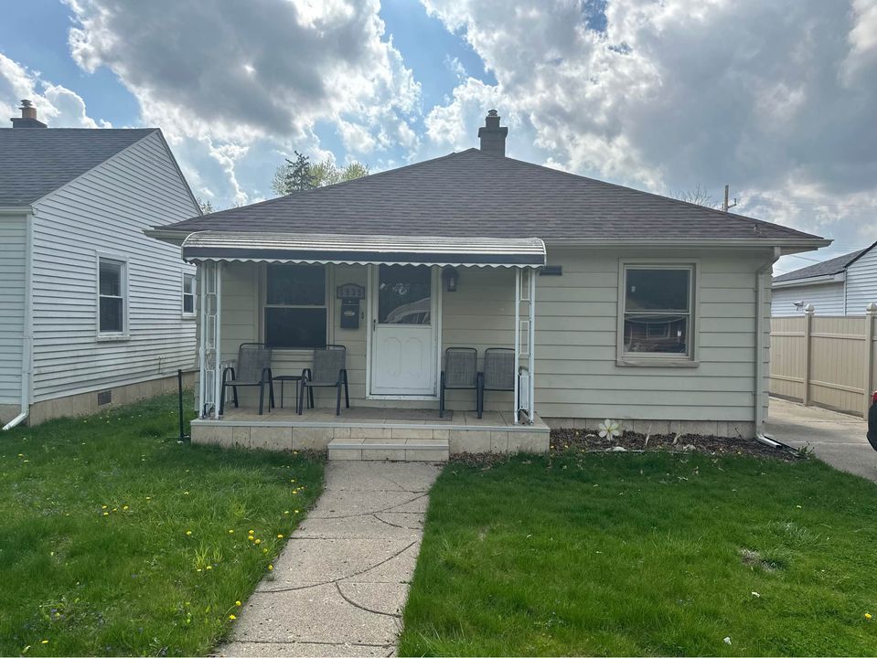 3 Beds 1 Bath - House photo'