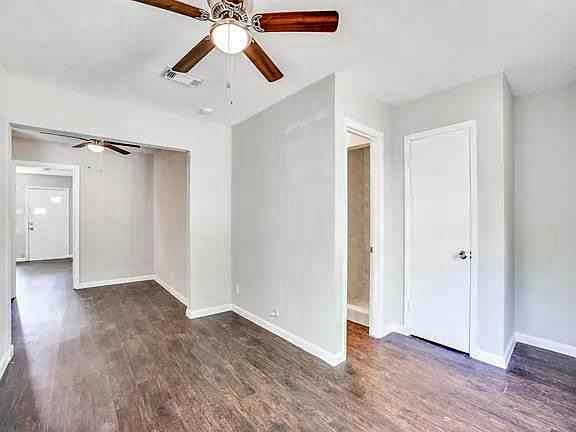 3 Beds 1 Bath - Townhouse