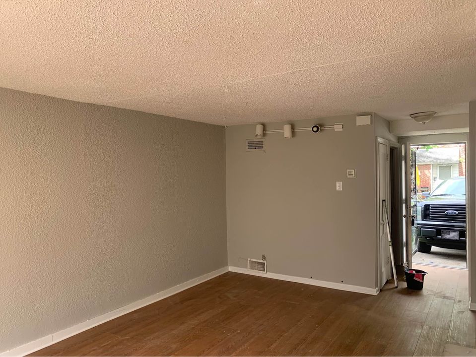 3 Beds 1 Bath - Townhouse photo'