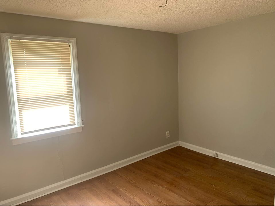 3 Beds 1 Bath - Townhouse photo'