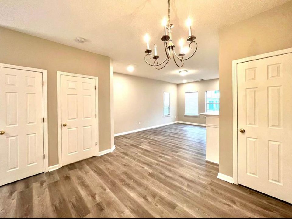 3 Beds 2.5 Baths - Townhouse - 4