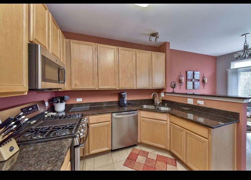 3 Beds 3 Baths - Townhouse