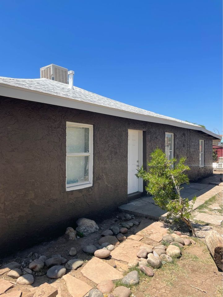 4 Beds 1 Bath - House photo'