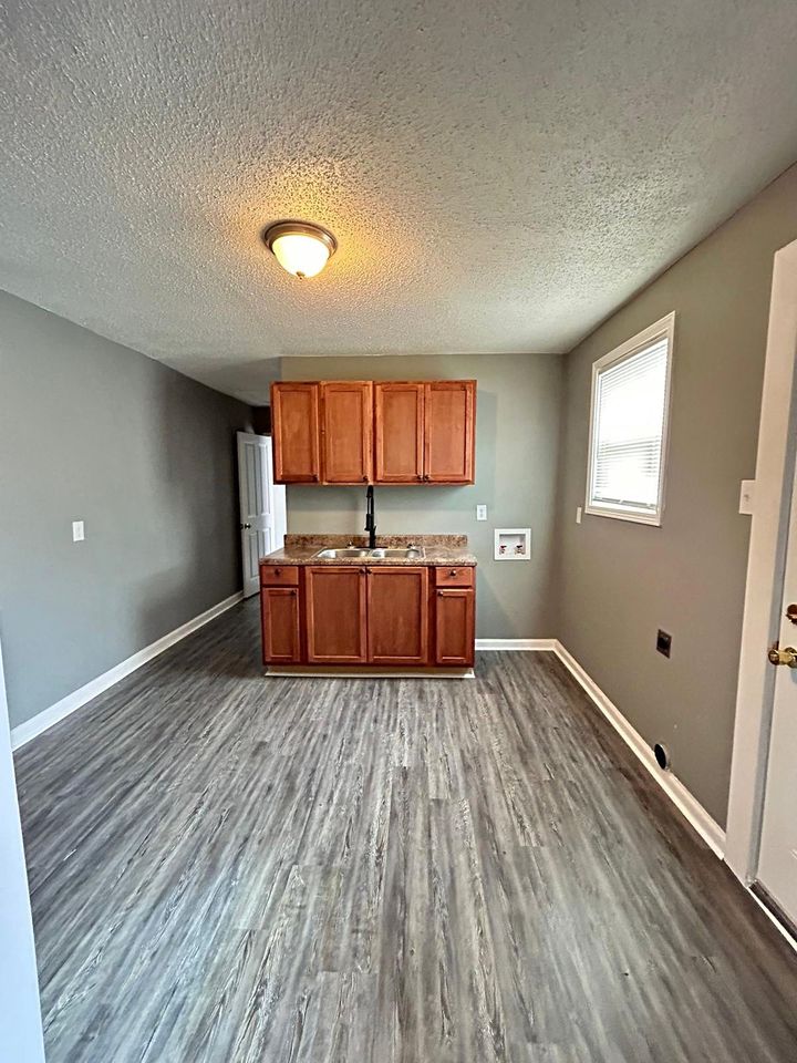 1 Bed 1 Bath Townhouse