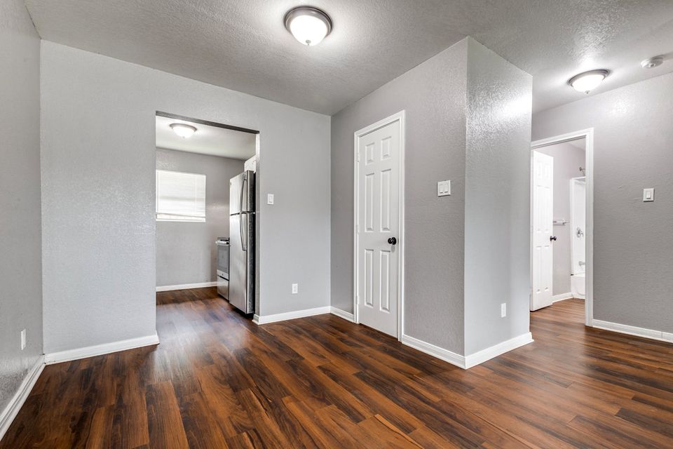 2 Beds 1 Bath Apartment