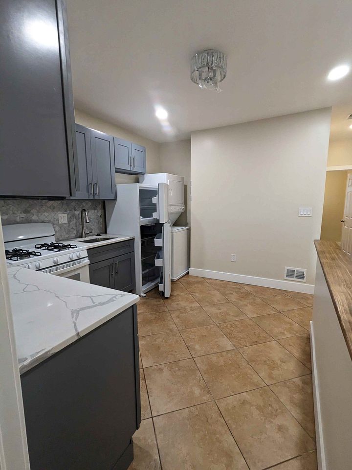 2 Beds 1 Bath Apartment