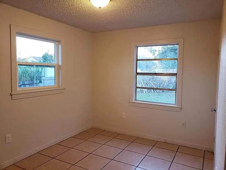 2 Beds 1 Bath - House photo'