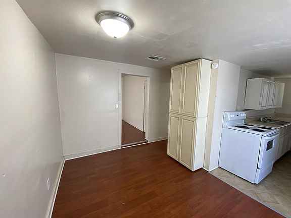 2 Beds 1 Bath - House photo'