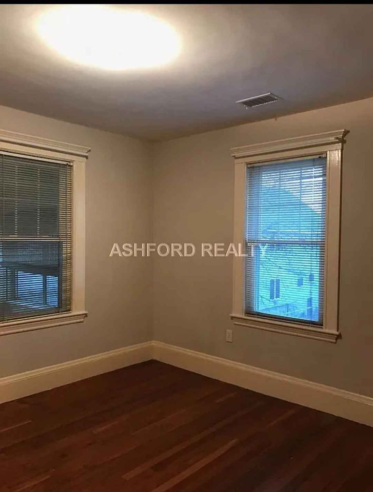 2 Beds 1 Bath - House photo'