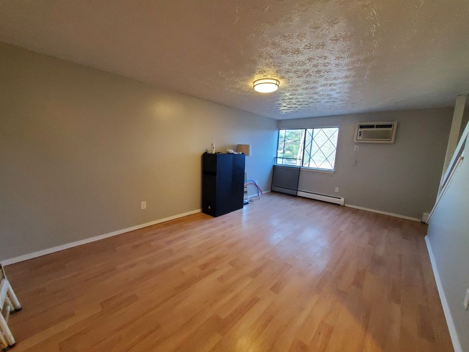 2 Beds 1 Bath Townhouse photo'