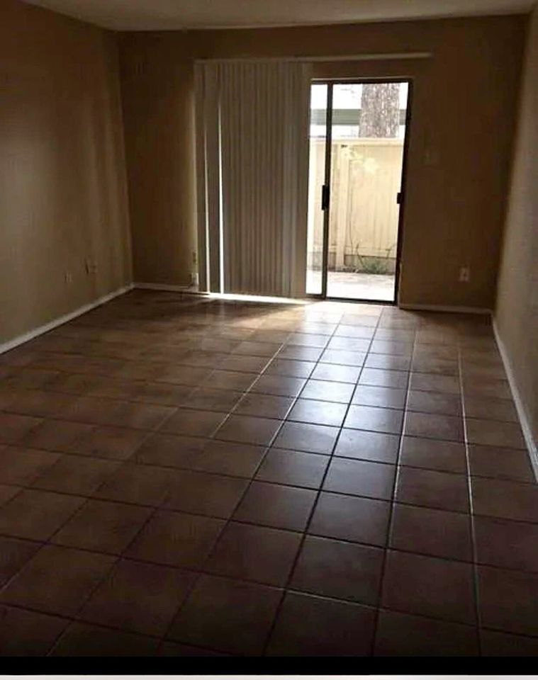 2 Beds 1 Bath - Townhouse