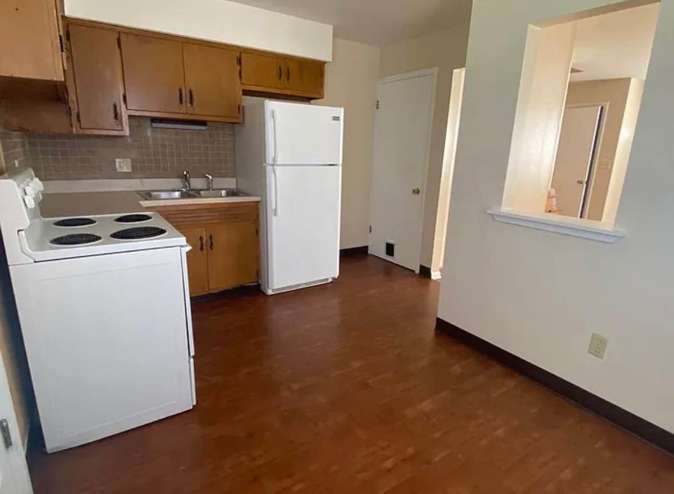 2 Beds 1 Bath - Townhouse photo'