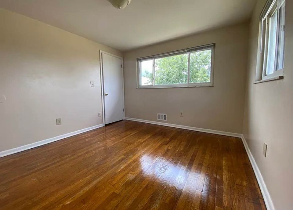 2 Beds 1 Bath - Townhouse photo'