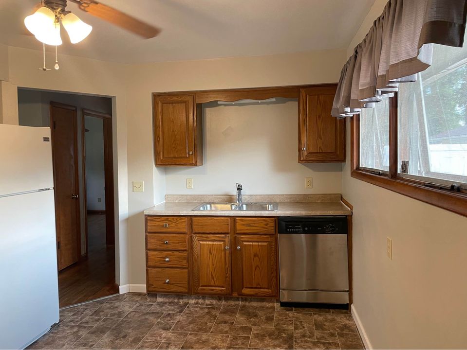 2 Beds 1 Bath - Townhouse photo'