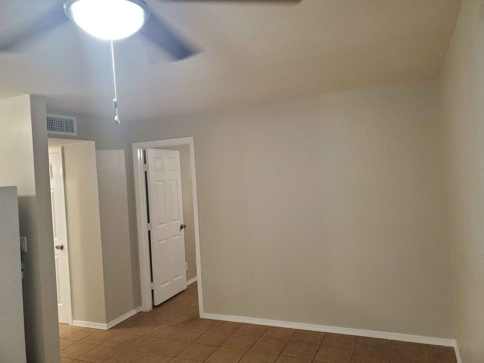 2 Beds 1 Bath - Townhouse - 10