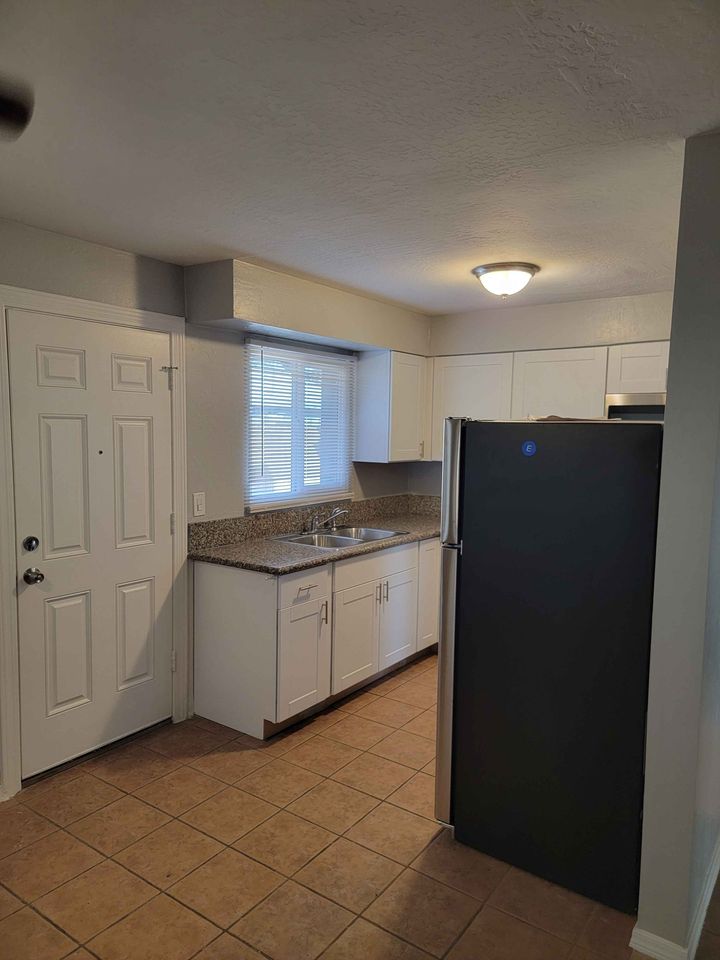 2 Beds 1 Bath - Townhouse photo'