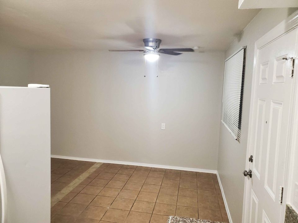 2 Beds 1 Bath - Townhouse photo'