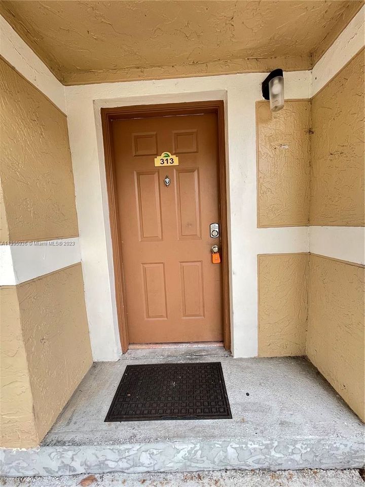 2 Beds 2 Baths Townhouse