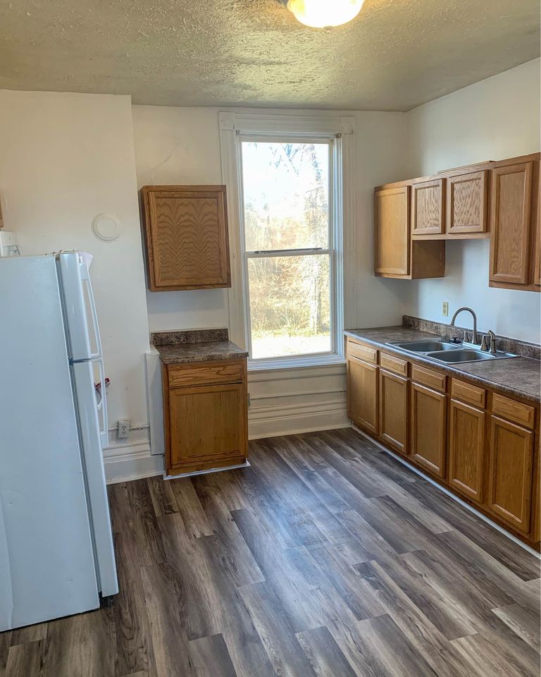 3 Beds 1 Bath - Apartment photo'