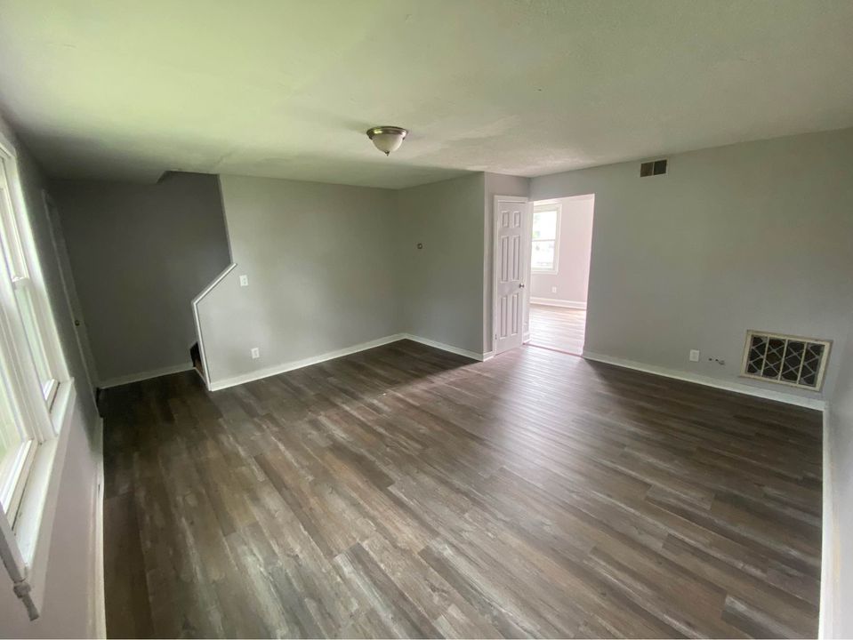 3 Beds 1 Bath - Apartment photo'