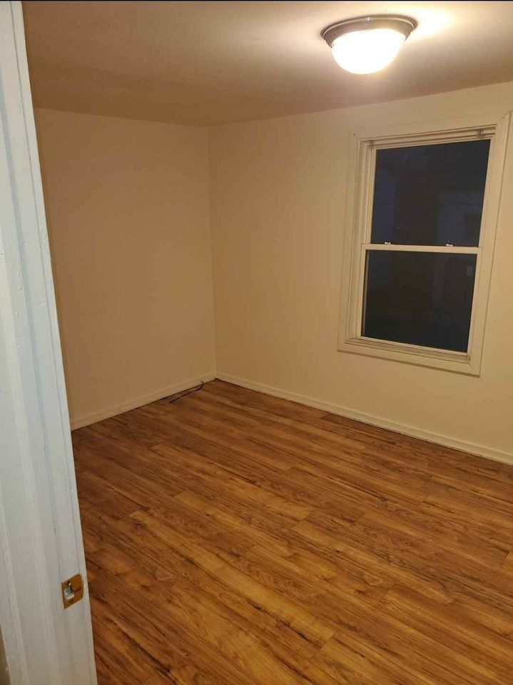 3 Beds 1 Bath - House photo'