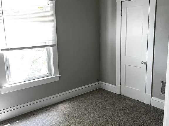 3 Beds 1 Bath Townhouse photo'