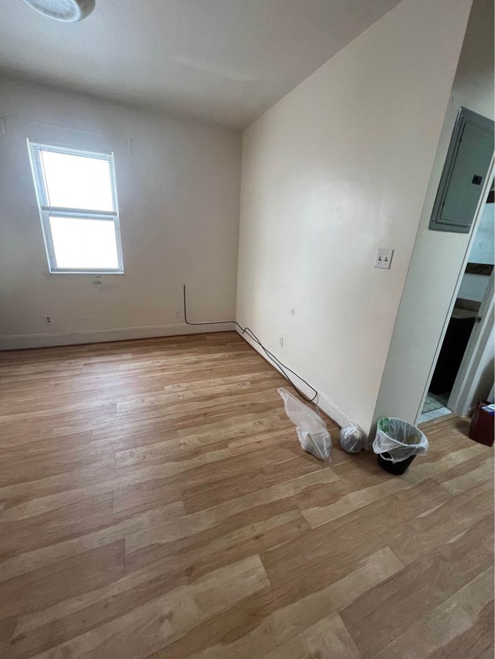 3 Beds 1 Bath - Townhouse photo'