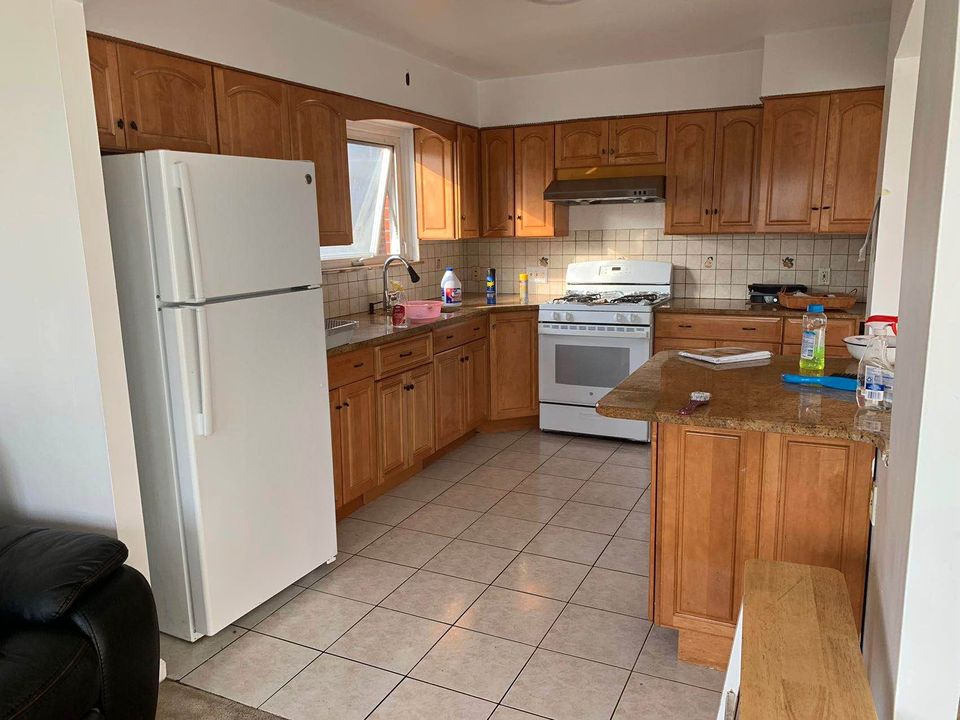 3 Beds 2 Baths - Apartment