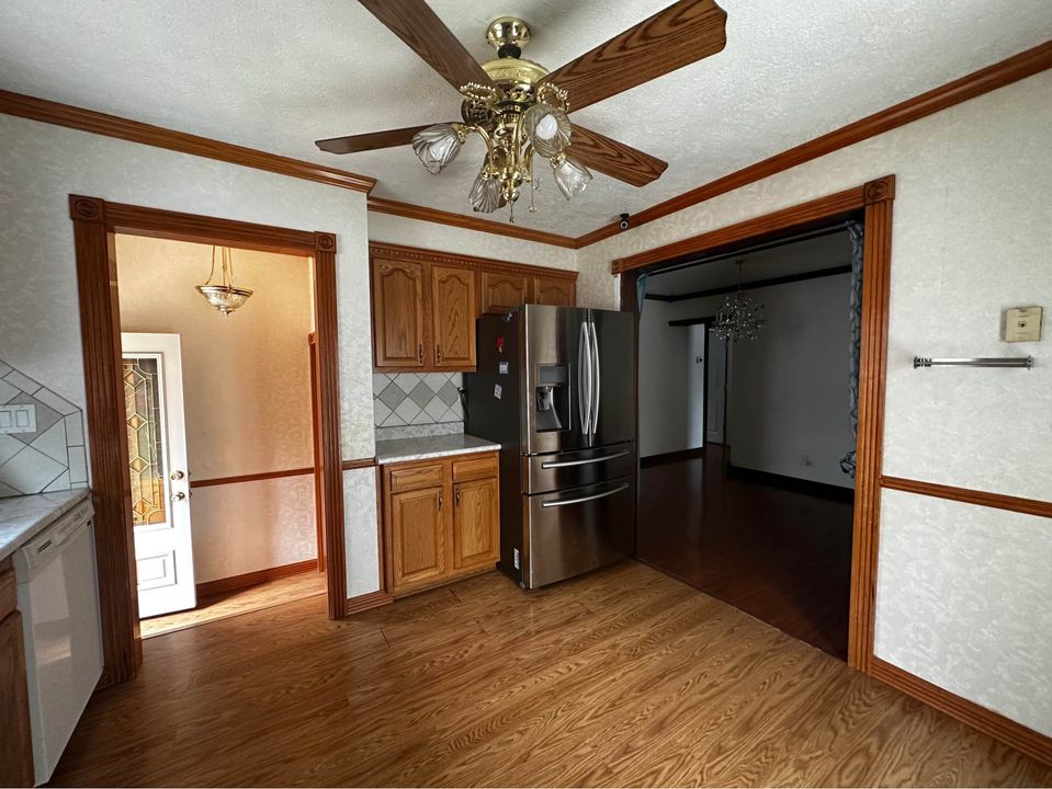 3 Beds 2 Baths - House - 16