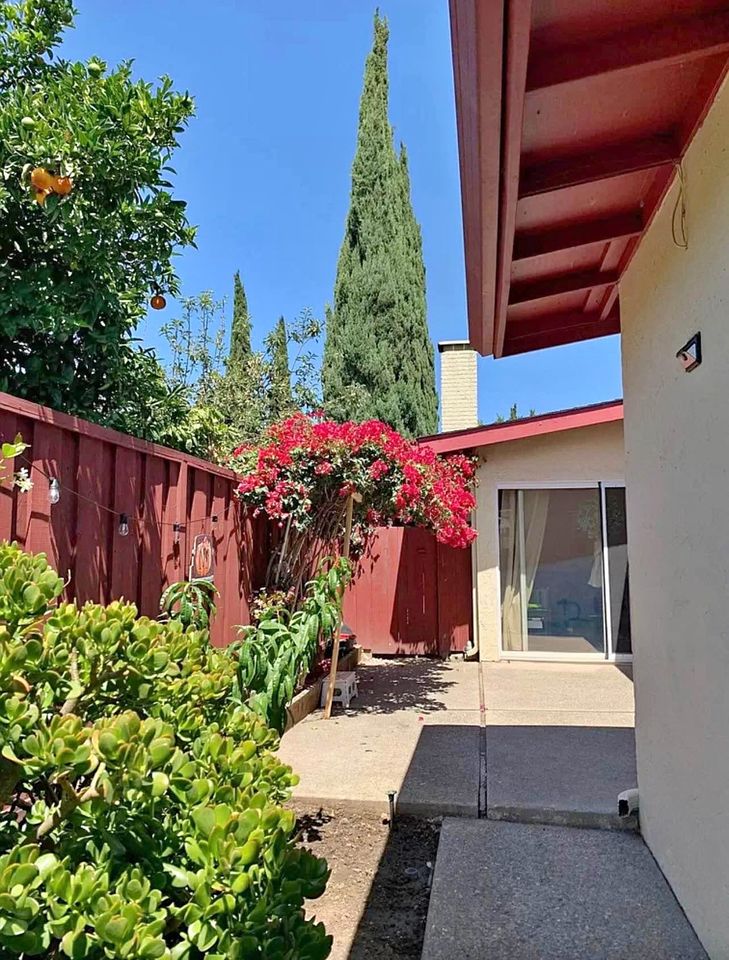 3 Beds 2 Baths - Townhouse