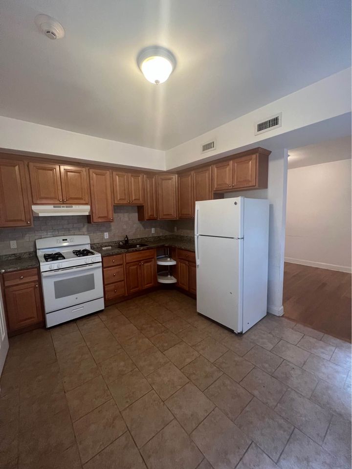 4 Beds 1 Bath - Apartment photo'