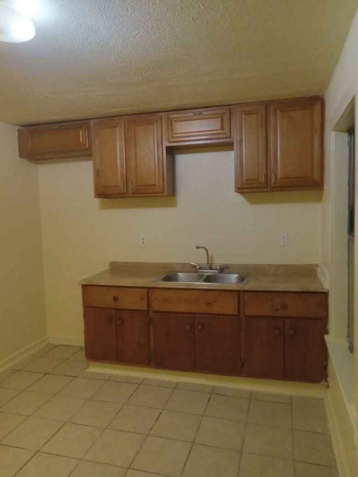 1 bed · 1 bath · Apartment photo'