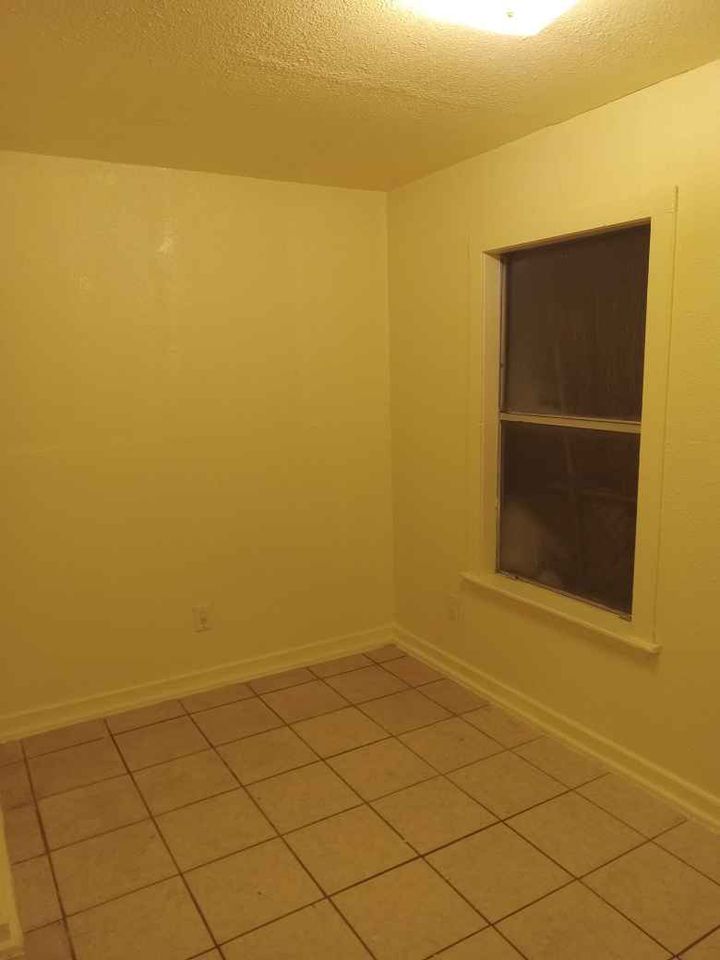 1 bed · 1 bath · Apartment photo'