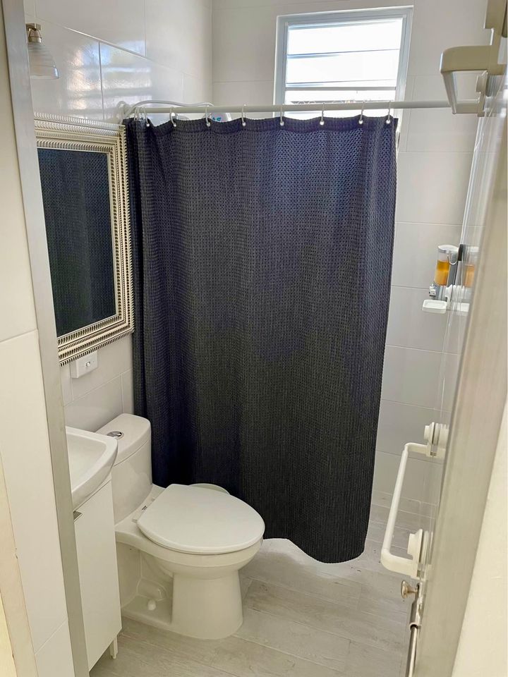 1 Bed 1 Bath Room only photo'